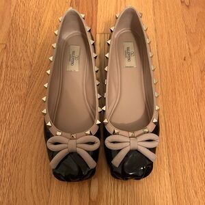 Valentino 2 tone nude and black ballet flats. Size 9